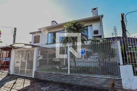 Casa à venda com 234m², 4 quartos e 2 vagas Casa à venda com 234m², 4 quartos e 2 vagasFachada