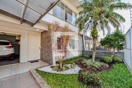 Casa à venda com 234m², 4 quartos e 2 vagas Casa à venda com 234m², 4 quartos e 2 vagasJardim