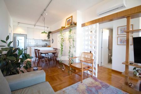 Sala de apartamento à venda com 2 quartos, 60m² em Vila Madalena, São Paulo