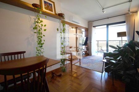 Sala de apartamento à venda com 2 quartos, 60m² em Vila Madalena, São Paulo