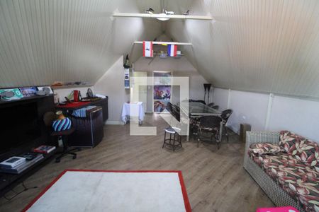 Casa à venda com 150m², 3 quartos e 2 vagasSótão