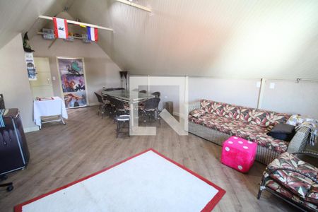 Casa à venda com 150m², 3 quartos e 2 vagasSótão