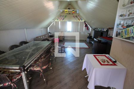 Casa à venda com 150m², 3 quartos e 2 vagasSótão