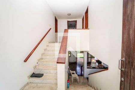Escada de casa à venda com 4 quartos, 283m² em Vila Inah, São Paulo