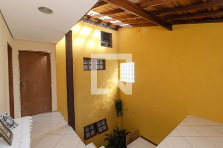 Casa à venda com 250m², 4 quartos e 4 vagas Casa à venda com 250m², 4 quartos e 4 vagasHall social