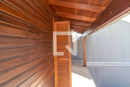 Casa à venda com 250m², 4 quartos e 4 vagas Casa à venda com 250m², 4 quartos e 4 vagasHall social-Varanda