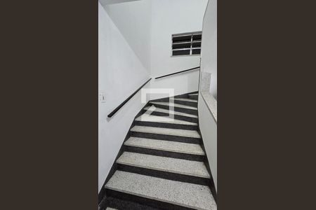 Apartamento para alugar com 79m², 2 quartos e 1 vagaEscada