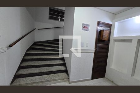 Apartamento para alugar com 79m², 2 quartos e 1 vagaEscada
