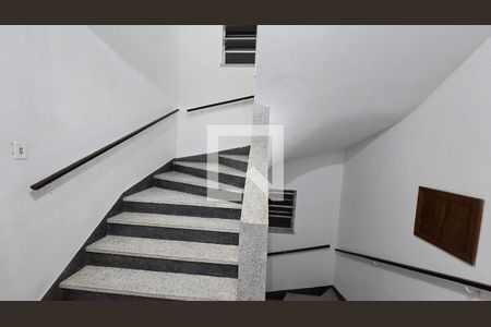 Apartamento para alugar com 79m², 2 quartos e 1 vagaEscada