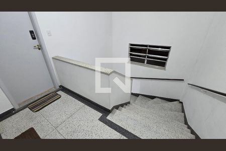 Apartamento para alugar com 79m², 2 quartos e 1 vagaEscada