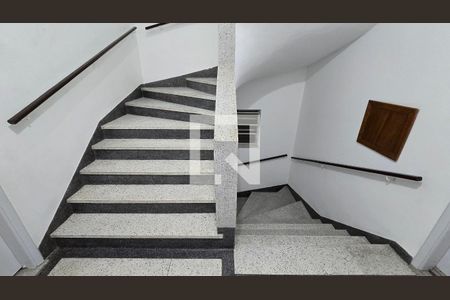 Apartamento para alugar com 79m², 2 quartos e 1 vagaEscada