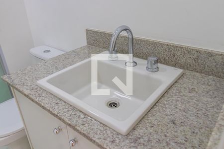 Banheiro Social de apartamento para alugar com 3 quartos, 89m² em Alphaville Empresarial, Barueri