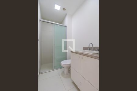 Banheiro Social de apartamento para alugar com 3 quartos, 89m² em Alphaville Empresarial, Barueri