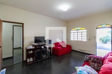 Sala de casa à venda com 3 quartos, 360m² em Copacabana, Belo Horizonte