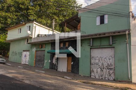 Casa à venda com 360m², 2 quartos e 1 vaga Casa à venda com 360m², 2 quartos e 1 vagaFachada