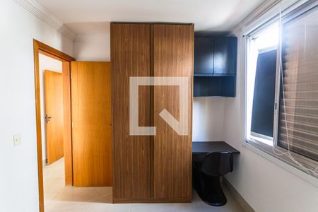 Apartamento à venda com 165m², 3 quartos e 2 vagasArmário e Mesa de Escritório do Quarto 2