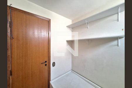 Apartamento à venda com 100m², 3 quartos e 2 vagas Apartamento à venda com 100m², 3 quartos e 2 vagasBanheiro de serviço
