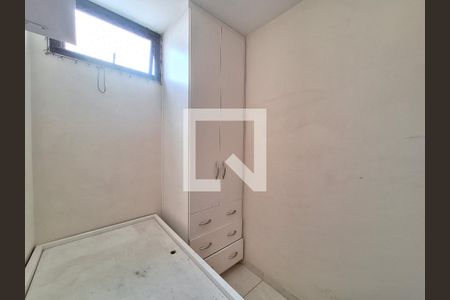 Apartamento à venda com 100m², 3 quartos e 2 vagas Apartamento à venda com 100m², 3 quartos e 2 vagasQuarto de Serviço