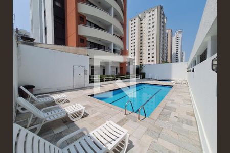 Apartamento à venda com 100m², 3 quartos e 2 vagas Apartamento à venda com 100m², 3 quartos e 2 vagasÁrea comum - Piscina