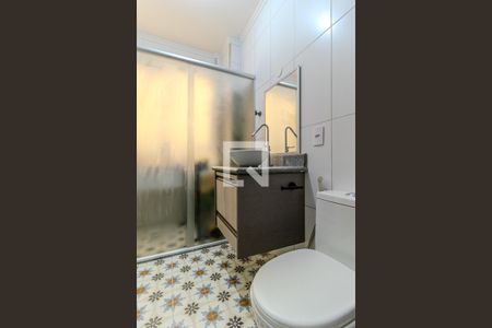 Banheiro de kitnet/studio para alugar com 1 quarto, 47m² em República, São Paulo