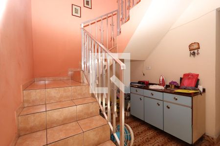 Casa à venda com 130m², 2 quartos e 2 vagasEscada