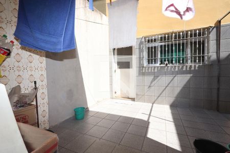 Casa à venda com 130m², 2 quartos e 2 vagasQuintal e corredor