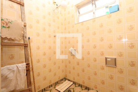 Casa à venda com 130m², 2 quartos e 2 vagasBanheiro 1