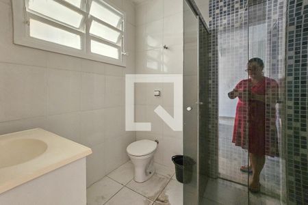 Banheiro  de apartamento para alugar com 1 quarto, 45m² em Vila Santo Antônio, Guarujá