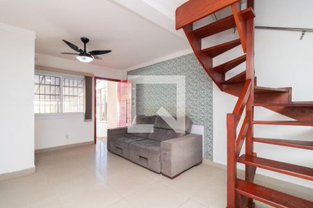 Sala de casa para alugar com 2 quartos, 122m² em Guarujá, Porto Alegre
