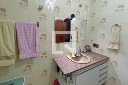 Casa à venda com 340m², 3 quartos e 4 vagasBanheiro Suíte 2