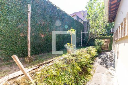 Casa à venda com 750m², 3 quartos e 2 vagas Casa à venda com 750m², 3 quartos e 2 vagasÁrea de Serviço