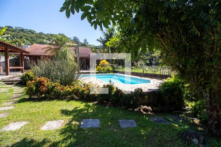 Casa à venda com 750m², 3 quartos e 2 vagas Casa à venda com 750m², 3 quartos e 2 vagasÁrea Externa