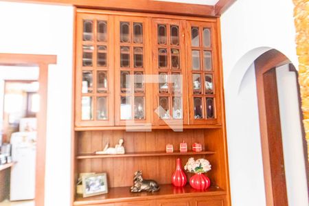 Casa à venda com 750m², 3 quartos e 2 vagas Casa à venda com 750m², 3 quartos e 2 vagasSala