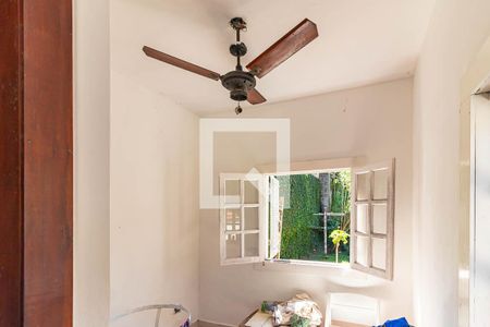 Casa à venda com 750m², 3 quartos e 2 vagas Casa à venda com 750m², 3 quartos e 2 vagasÁrea de Serviço