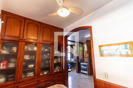 Casa à venda com 750m², 3 quartos e 2 vagas Casa à venda com 750m², 3 quartos e 2 vagasSala de Jantar