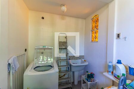 Casa à venda com 750m², 3 quartos e 2 vagas Casa à venda com 750m², 3 quartos e 2 vagasÁrea de Serviço