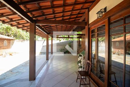 Casa à venda com 750m², 3 quartos e 2 vagas Casa à venda com 750m², 3 quartos e 2 vagasVaranda