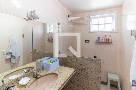 Casa à venda com 750m², 3 quartos e 2 vagas Casa à venda com 750m², 3 quartos e 2 vagasBanheiro Suíte