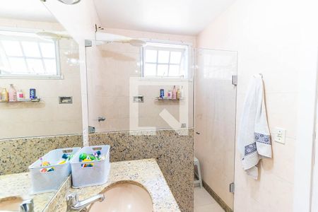 Casa à venda com 750m², 3 quartos e 2 vagas Casa à venda com 750m², 3 quartos e 2 vagasBanheiro Suíte