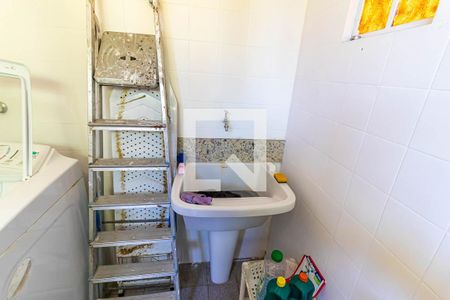 Casa à venda com 750m², 3 quartos e 2 vagas Casa à venda com 750m², 3 quartos e 2 vagasÁrea de Serviço