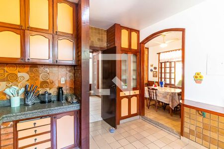 Casa à venda com 750m², 3 quartos e 2 vagas Casa à venda com 750m², 3 quartos e 2 vagasCozinha