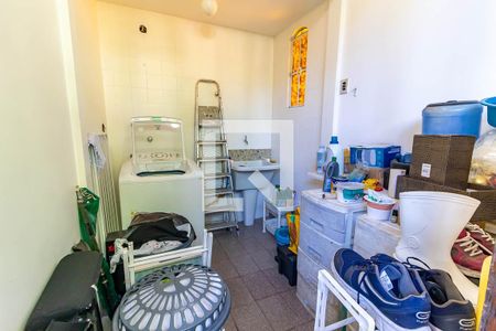 Casa à venda com 750m², 3 quartos e 2 vagas Casa à venda com 750m², 3 quartos e 2 vagasÁrea de Serviço