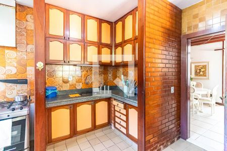 Casa à venda com 750m², 3 quartos e 2 vagas Casa à venda com 750m², 3 quartos e 2 vagasCozinha