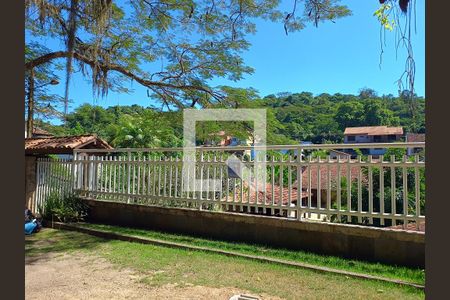 Casa à venda com 750m², 3 quartos e 2 vagas Casa à venda com 750m², 3 quartos e 2 vagasFachada