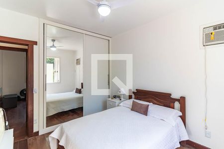 Casa à venda com 750m², 3 quartos e 2 vagas Casa à venda com 750m², 3 quartos e 2 vagasQuarto 2