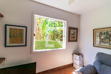 Casa à venda com 750m², 3 quartos e 2 vagas Casa à venda com 750m², 3 quartos e 2 vagasSala