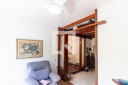 Casa à venda com 750m², 3 quartos e 2 vagas Casa à venda com 750m², 3 quartos e 2 vagasSala