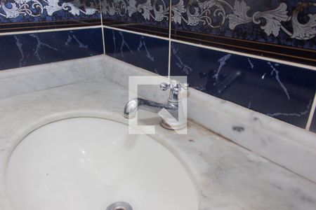 Casa à venda com 220m², 4 quartos e 3 vagasBanheiro 2 - detalhe