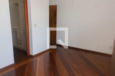 Casa à venda com 220m², 4 quartos e 3 vagasQuarto 1 (Suíte com varanda)