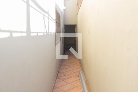 Casa à venda com 220m², 4 quartos e 3 vagasQuintal - corredor